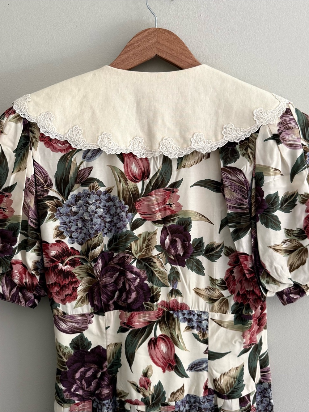 Vintage Floral V-Neck Cottagecore Midi Dress with Lace Collar - Picture 7 of 8